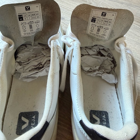 Veja White Women's Sneakers - Picture 5 of 7